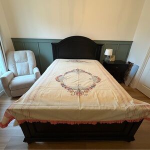 Antique Bucilla Embroidered Floral Ecru Ruffled Quilt Top No. 7973